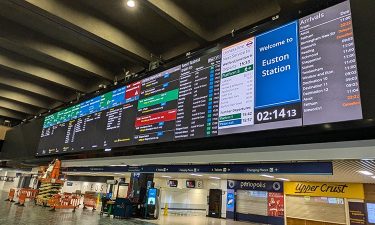 Network Rail to test large screen for live travel updates at London Euston