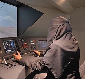 Renfe's recruitment drive attracts 38,000 women in Saudi Arabia for train driver training